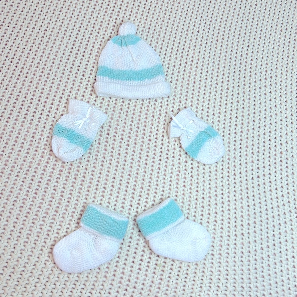 Newborn Mint Green & White Cap, Mittens & Socks